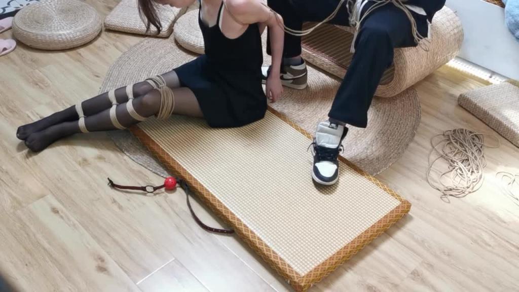 模特果果 性感黑丝捆绑 预览截图 12