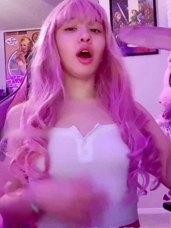 素颜粉发女孩羞涩挑战假屌高潮#puppiloli 预览截图 2