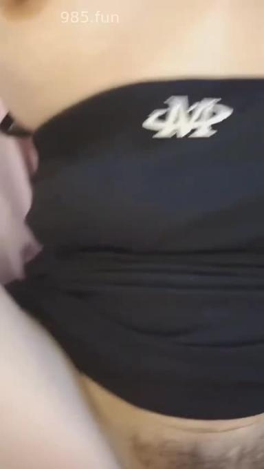 每天像打桩机一样疯狂干我的表姐,感觉人都快虚脱了。 预览截图 7
