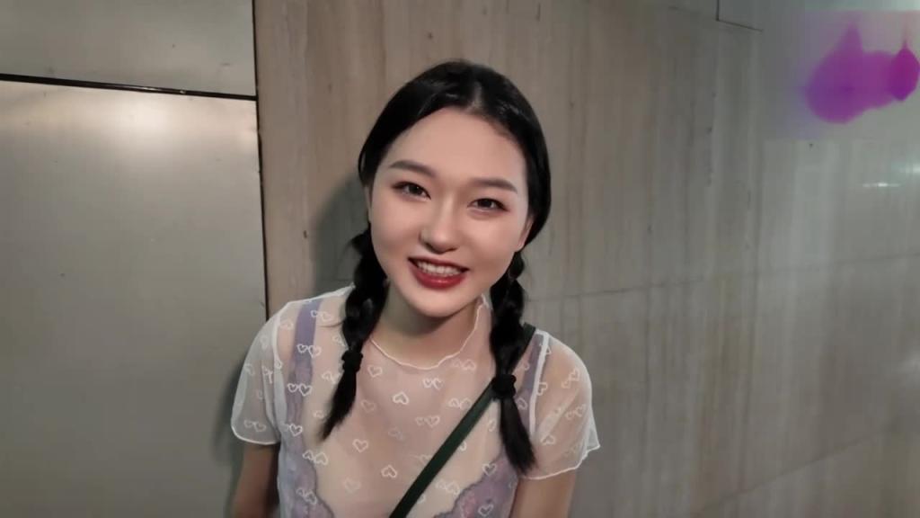 清纯美丽女大生深喉被大屌各种玩肏 预览截图 1