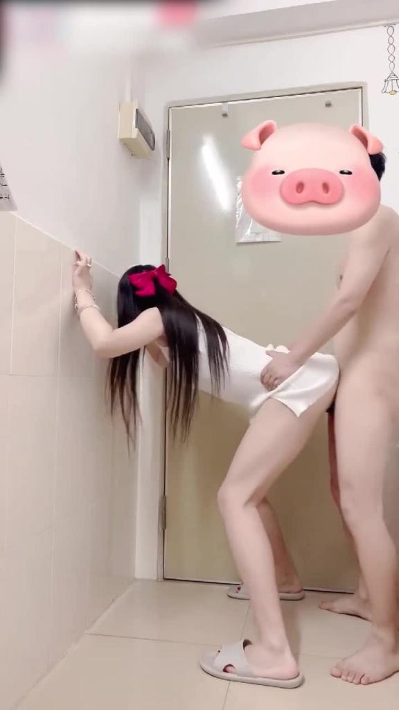 91大神 可爱小魔女跳舞被公猪袭击后入 预览截图 9