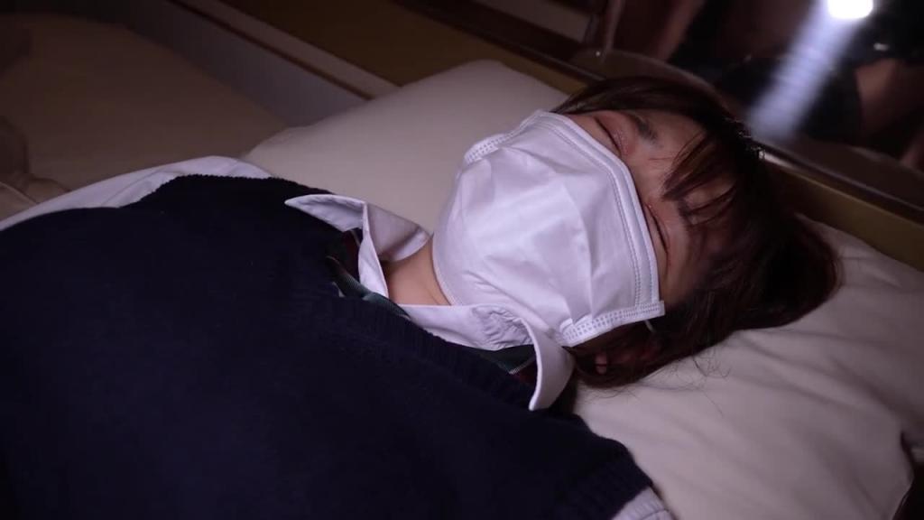 【敏感杂鱼阴蒂】与晚法相配的美型小帐学生妹唾液滴落高潮援交自拍性爱 326FCT-142 预览截图 3