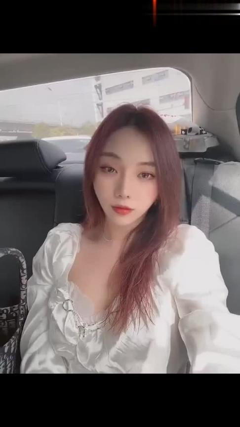 最美网红百万粉丝【橙酱小甜心】与多个男人性爱啪啪啪完美露脸 预览截图 9