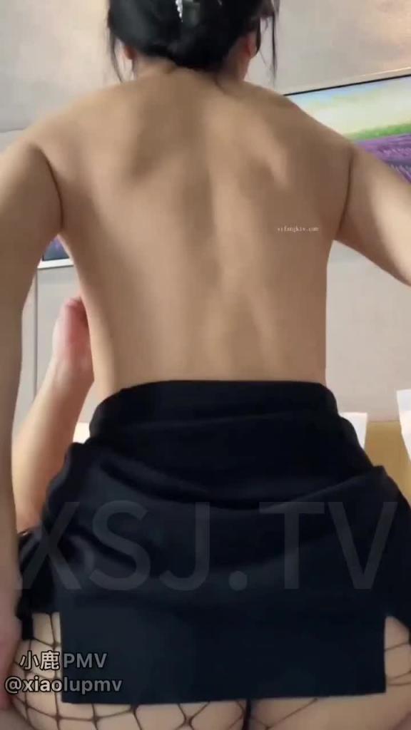 深夜福利 挑战一口气看完黑丝系列,视频全国产,播放请注意音量😋😋 预览截图 7