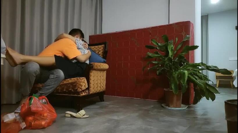1【换妻系列】情侣第一次体验交换伴侣，场面淫乱！ 预览截图 3