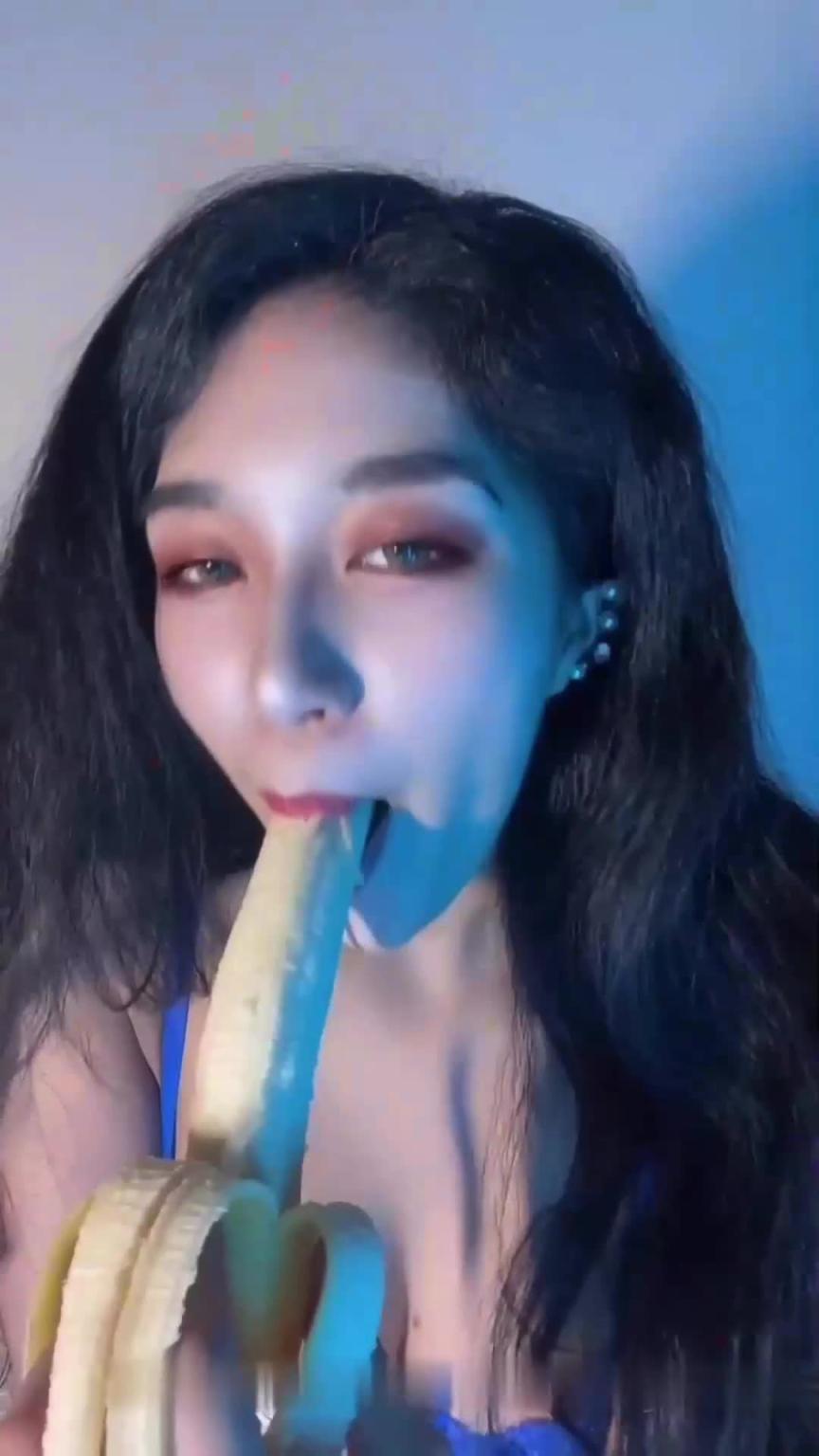 【抖音网红_蓝泫门事件】顶级身材御姐气质,自慰喷水,全网独家 预览截图 3