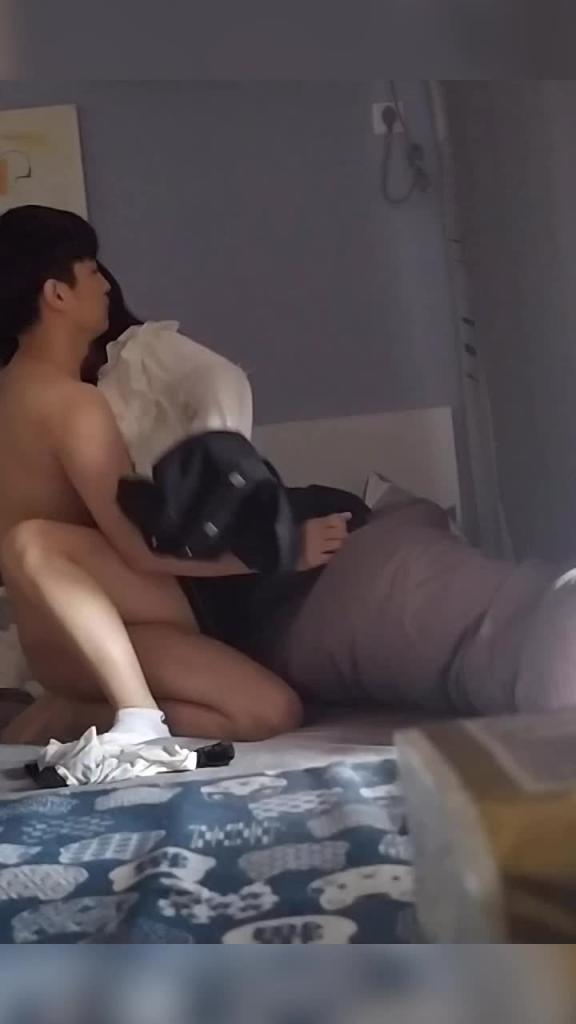 强推!!大二学生女子情不自禁啪啪 预览截图 4