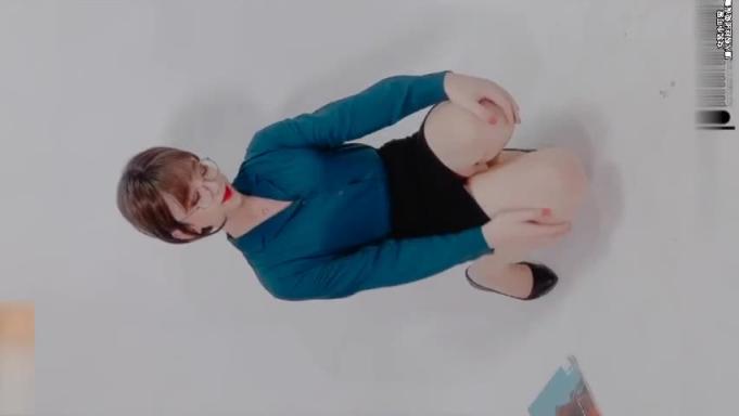 韩国首席超美伪娘，肉丝职业装掏出粉嫩仙女棒诱惑高潮 预览截图 11
