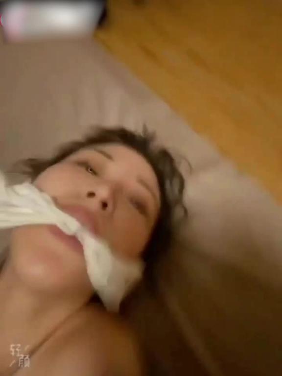 内射童颜巨乳嫩妹内裤塞嘴里动弹不得 预览截图 4