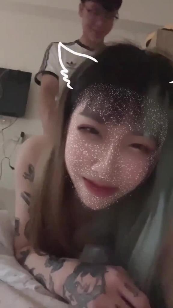 骚气十足刺青妹被我压在床上怒干 预览截图 7