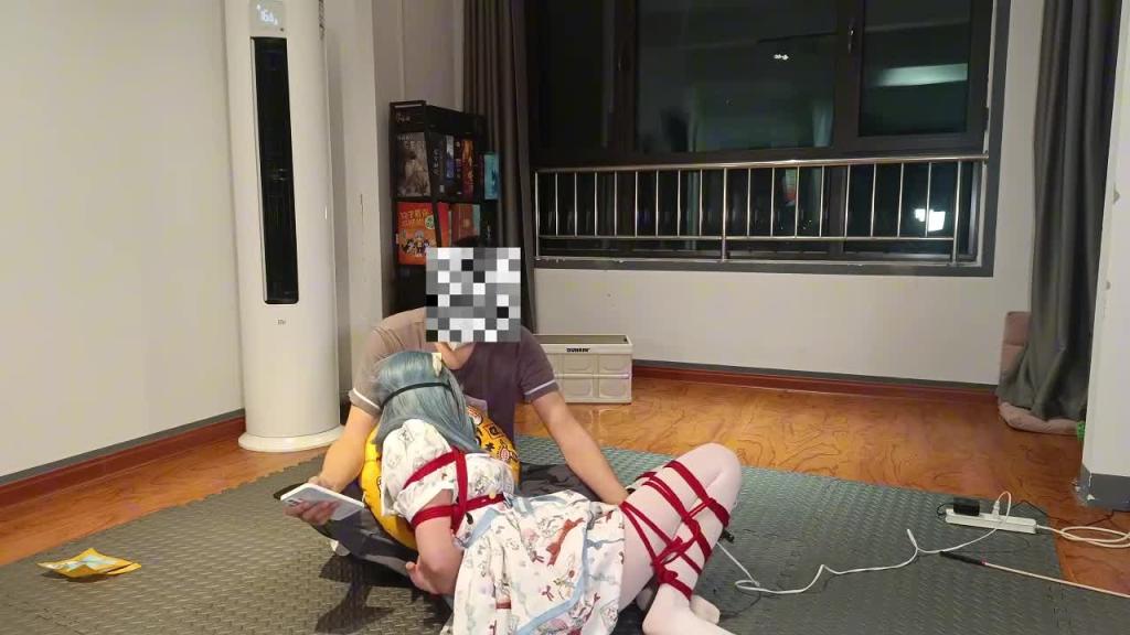 【绳欲club】新人小茵的首次出镜 05年的小萝莉lo娘 胶带极限震动木奉固定强高 丝袜堵嘴 郊狼挣扎 带着哭腔的娇喘 很小的一只欺负起来感觉她要碎了 预览截图 8