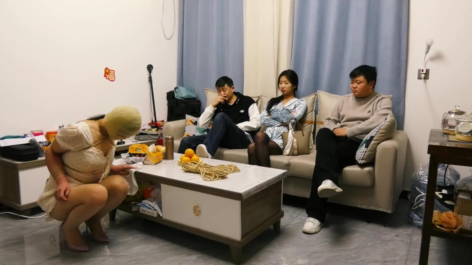 【胜景影视】《不良人妻》 第四集 女人贩被变成女仆,天天捆绑着做家务被调教 预览截图 10