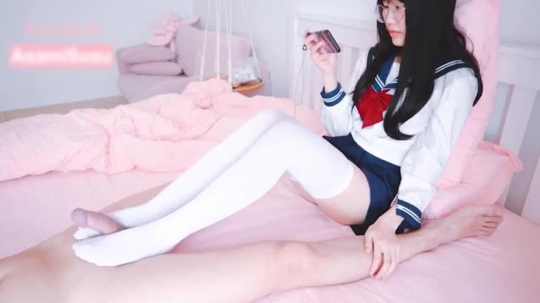 调教白虎少女学生妹日记_清纯女学妹身穿JK白丝为我足交 预览截图 7