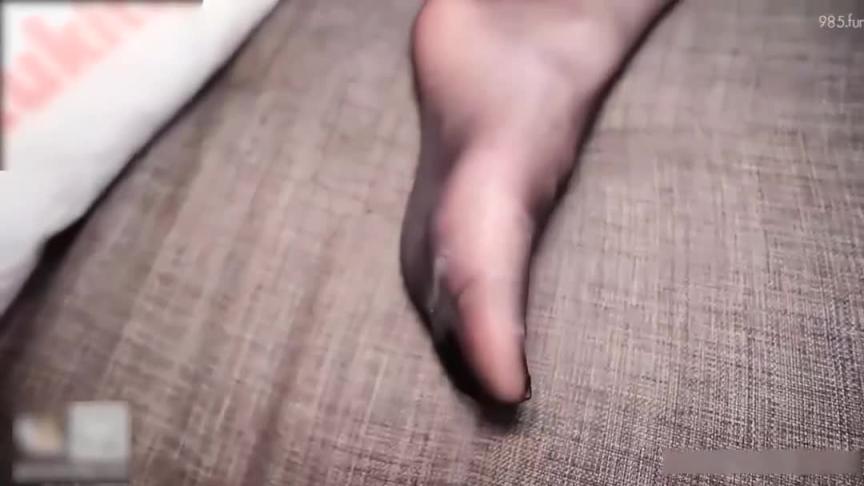 柚子猫黑丝连裤袜足交榨汁红鸡巴暴力 预览截图 1