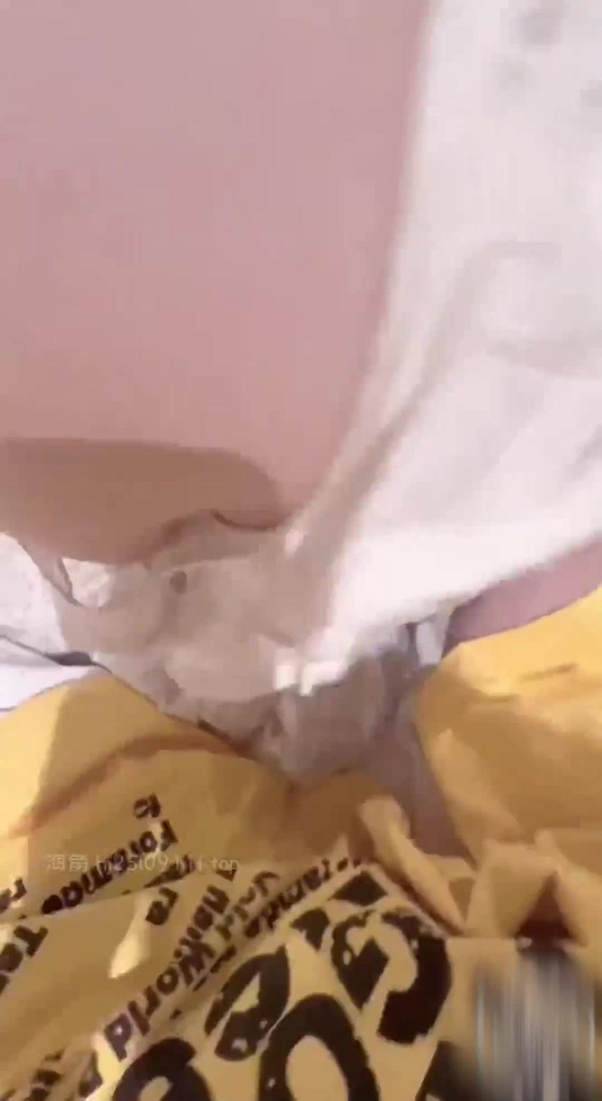 意淫自己妹妹♥︎ 到处抽插妹妹白虎穴,口爆吊爆了,淫叫的甜腻起伏鸡巴更爽了 预览截图 2