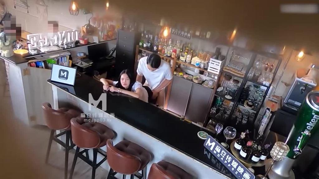 麻豆 淫欲餐酒馆针孔直视同僚激情性爱 预览截图 10