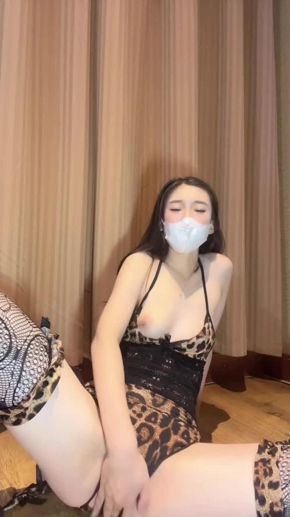 豹纹情趣装手淫 预览截图 6