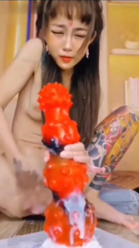 【小太妹一步到胃】拳交甜妹各种道具使劲怼 预览截图 7