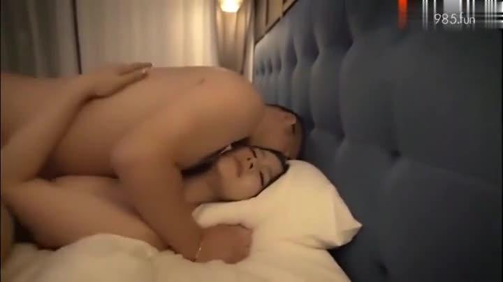 乱伦小姨子F罩杯小姨子上门求操抽插巨乳乱颤 预览截图 12