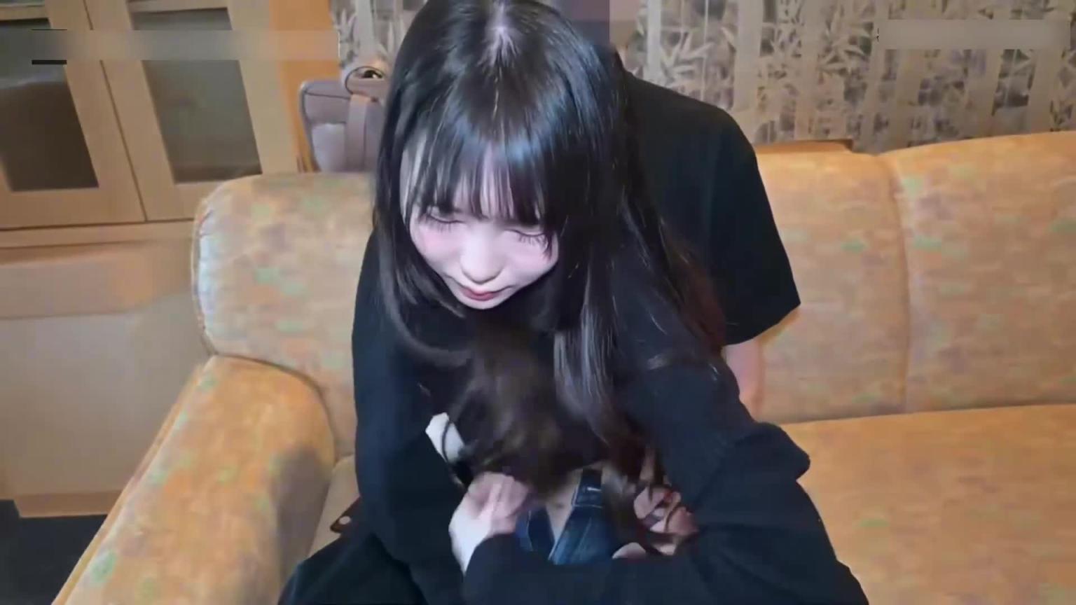 高颜美眉 身材苗条 小脸微红羞羞的表情很诱人 粉穴玩的白浆直流 被大肉棒无套内射 预览截图 1