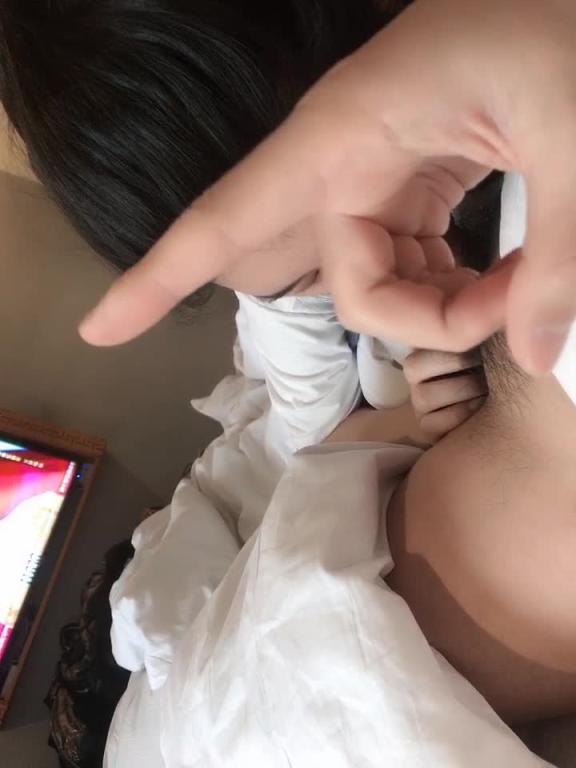 主人看电视人家玩鸡巴 预览截图 12