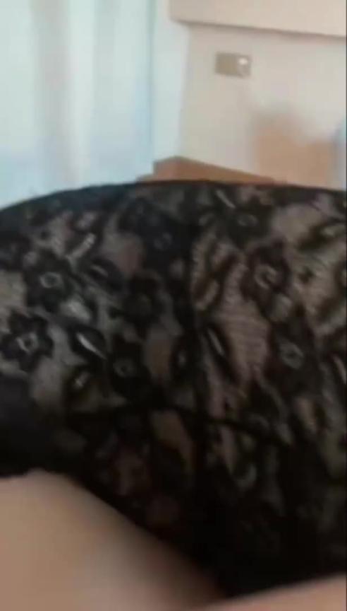【东北骚逼】这个挺骚的,也是吃鸡吧的好手,不单纯含住鸡巴,不断挑逗你,吸蛋,舌尖挑逗 预览截图 3
