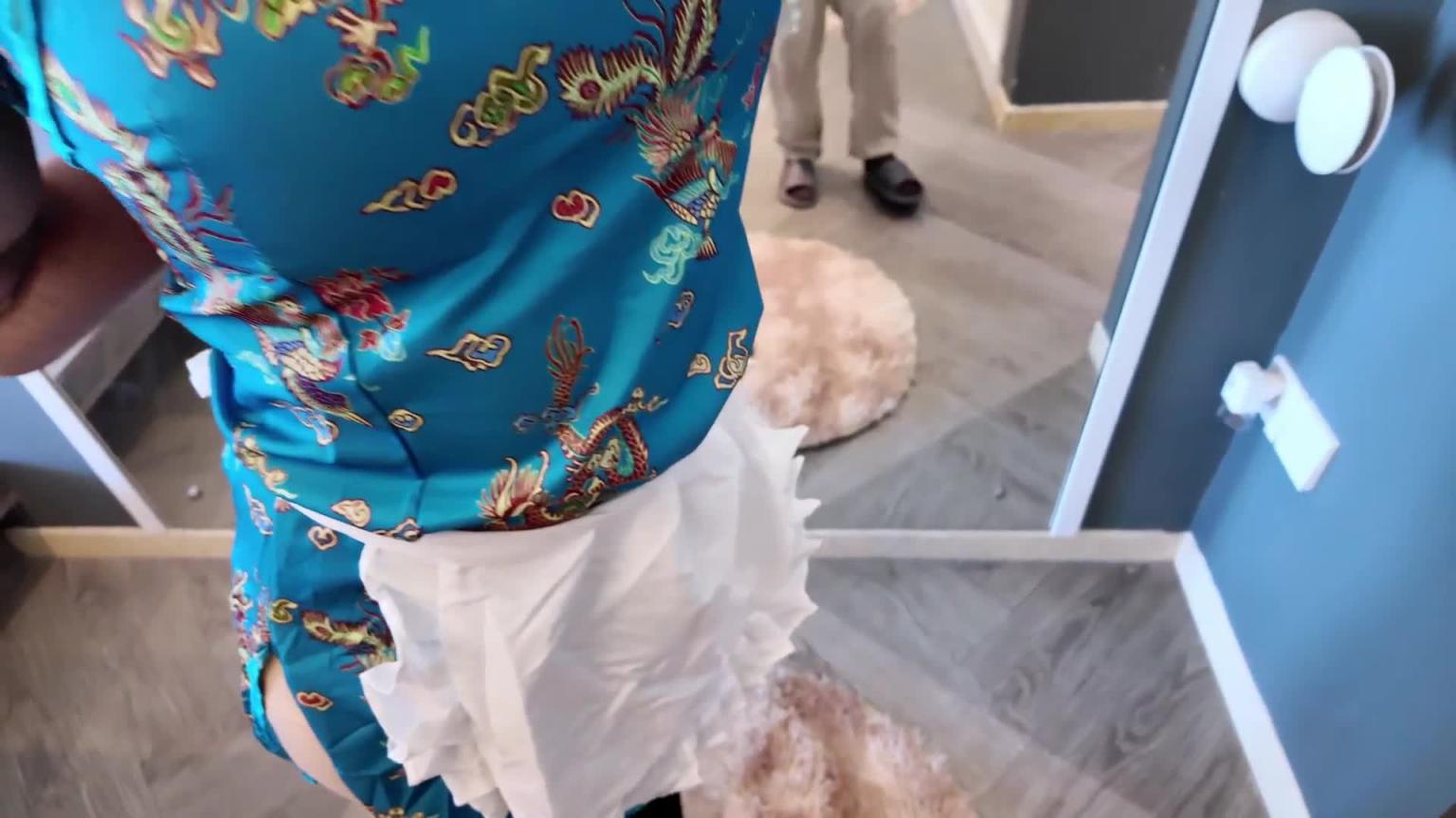【海砂原创】五花电击踮脚惩罚兼职的双马尾萝莉服务生后再驷马烛台放置 预览截图 8