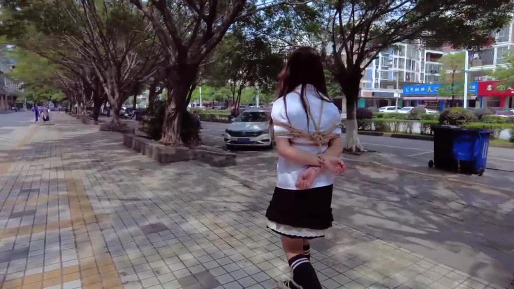 【晓鹿绳艺】把在家闲着的妹妹拉出去遛一遛 预览截图 7