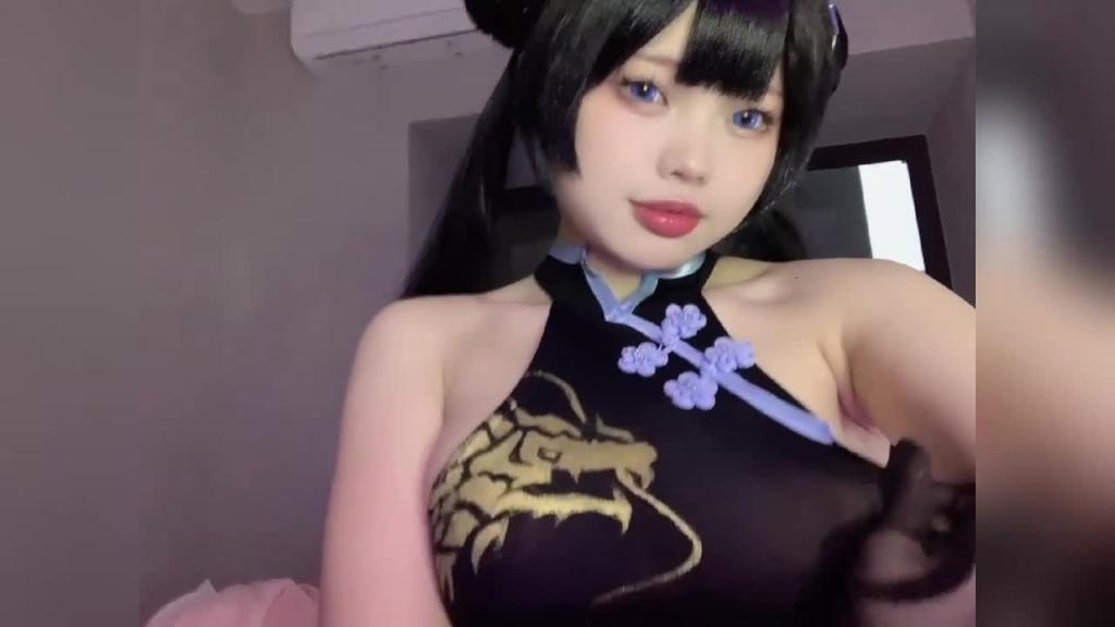 【网红萝莉】推特小萝莉反差少女 小瑶幺幺 大尺度旗袍黑丝诱惑 预览截图 12