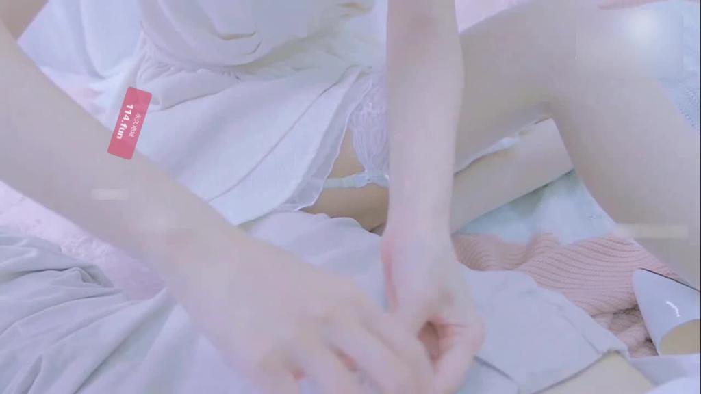 【淫荡少女】极品白丝高跟淫语少女玩弄大鸡巴 淫语诱惑 足交虐待榨精 预览截图 3