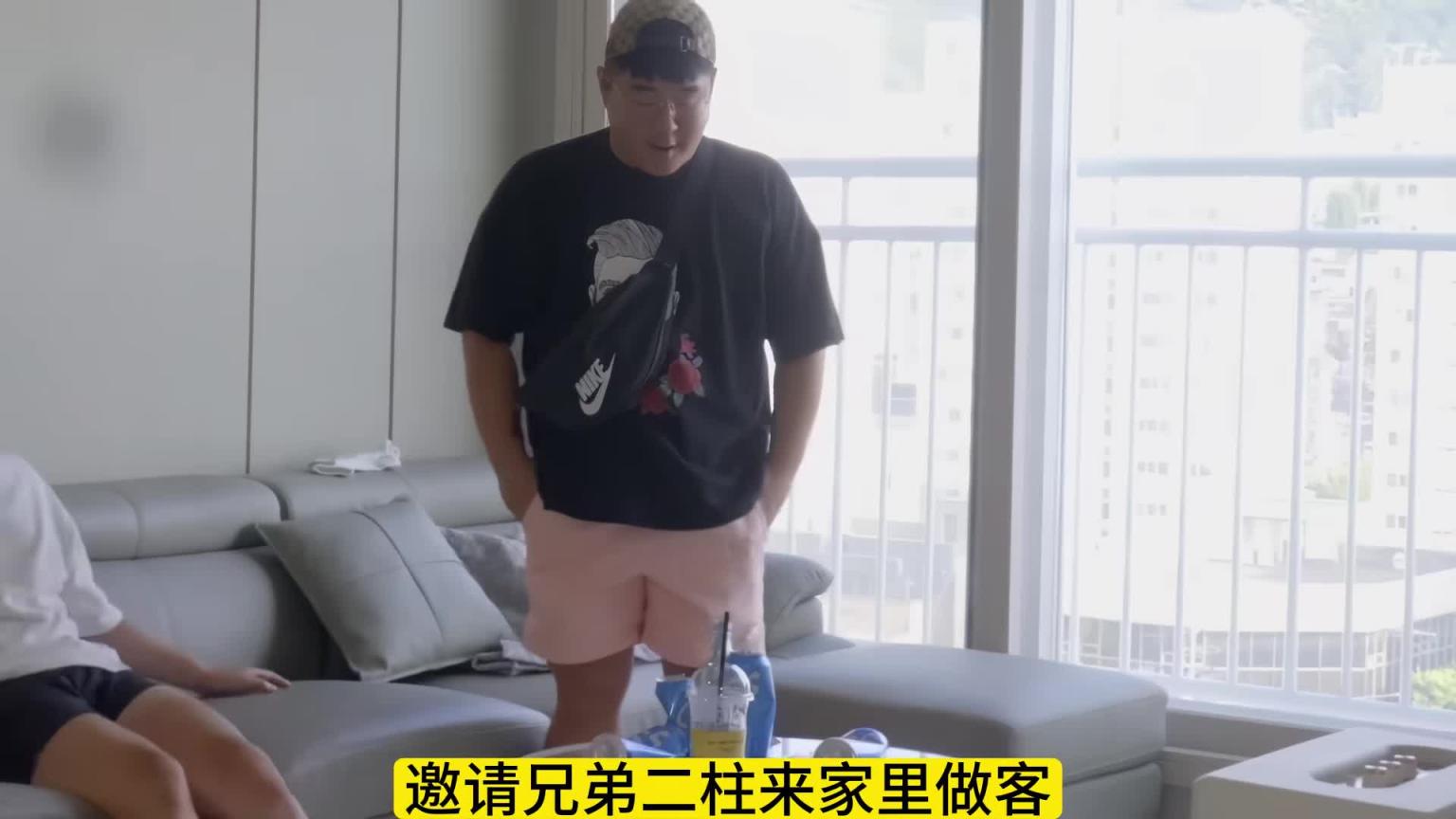 如果保洁小妹穿女仆装,你会是什么反应 预览截图 3