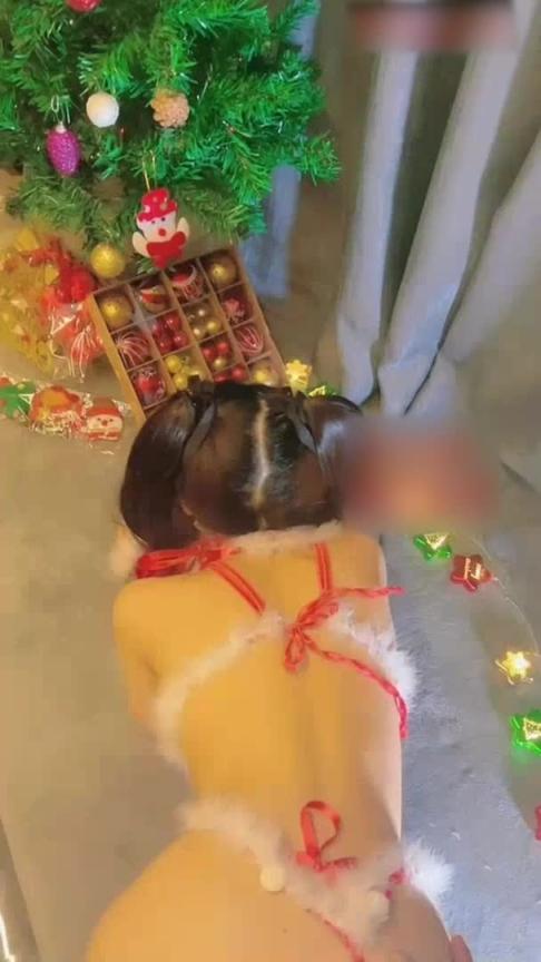是桃桃呀 圣诞装性感诱惑 粗大巨屌爆干极品蜜穴 内射中出满满溢出淫靡至极 预览截图 3