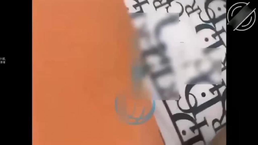 【乱伦新作】牛逼大神乱伦做舞蹈老师的舅妈,醉酒强上! 预览截图 3