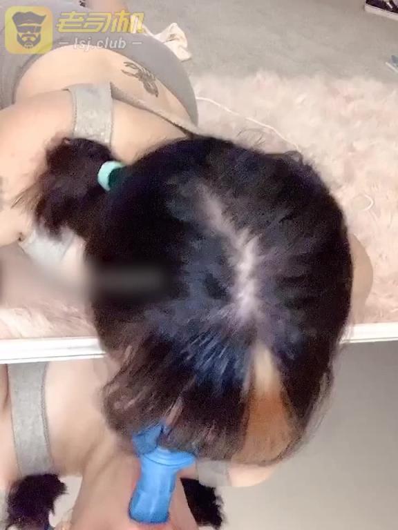撩人奶牛比基尼,蓝色假鸡巴淫乱盛宴#puppiloli 预览截图 1