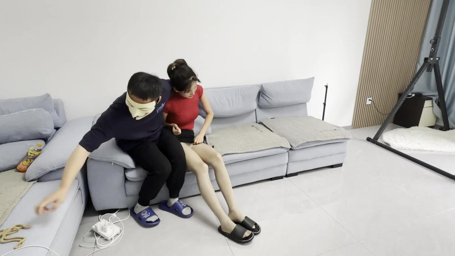 【延江艺束】美女检察官的迷药劫难 胶带蒙眼 丝袜堵嘴 暴力撕开丝袜 上下同时玩弄 强高玩弄 固定放置挠脚心 预览截图 2