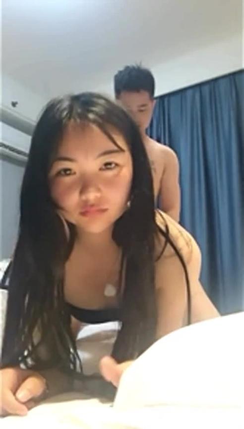 姐夫好威勐,操的我淫叫不停 预览截图 5