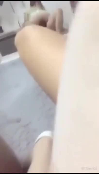 跟嫂子在租屋处无炮抽肏~ 在镜子前面自拍太淫荡就忍不住中出她!~ 预览截图 11