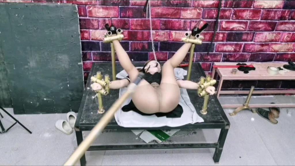 【HD飞天原创】新型欧式风拘束架将骚奴禁锢起来 预览截图 4
