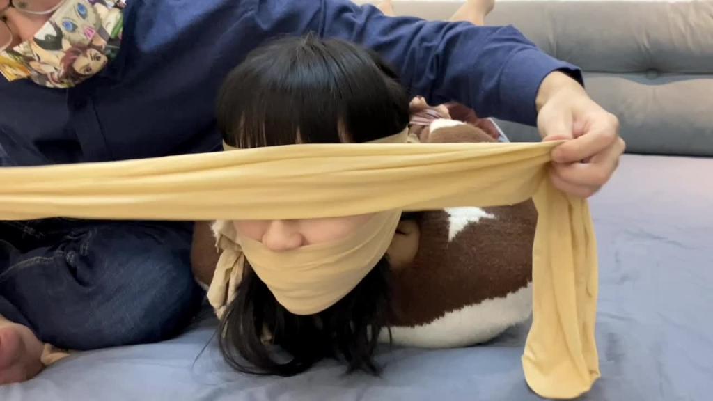 【默示录】【七七】肉色丝袜塞嘴,蒙眼睛+勒嘴+套头,驷马后继续丝袜封堵,挣扎的只能“呜呜呜”~ 预览截图 9
