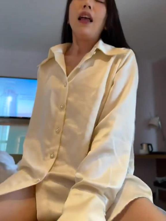 这骑马骑到一直高潮的骚货！ 预览截图 1