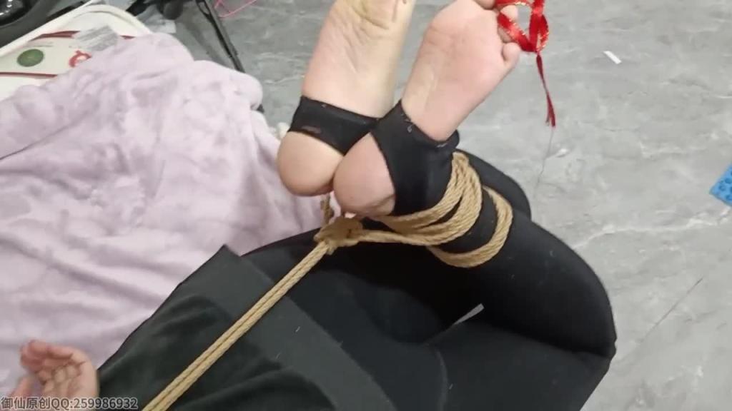 【御仙工作室】重度虐足( 开水烫脚 刺轮虐脚心 ) 预览截图 10