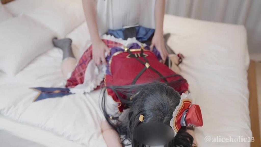 【Aliceholic13】与沉迷于cosplay的女孩愉快做爱 预览截图 12