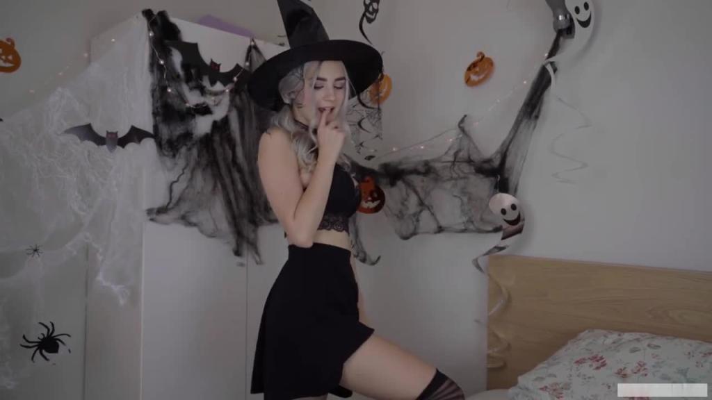 国外第一女优eva elfie 的女巫 cosplay，颜射品精一脸满足 预览截图 1