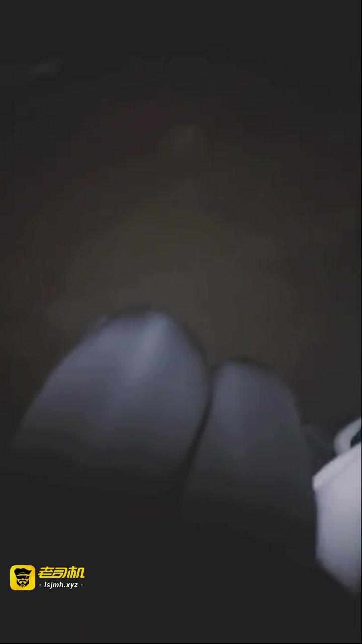 美女主播户外勾引小哥野战啪野战，坚决插入骚穴最后口暴吞精 预览截图 12