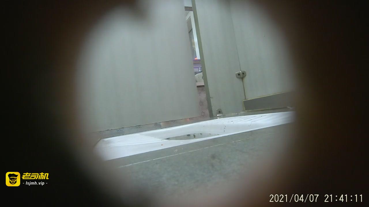 厕拍免费变态套餐 屎+尿+鲍鱼+蜜桃臀 任你吃6 预览截图 3