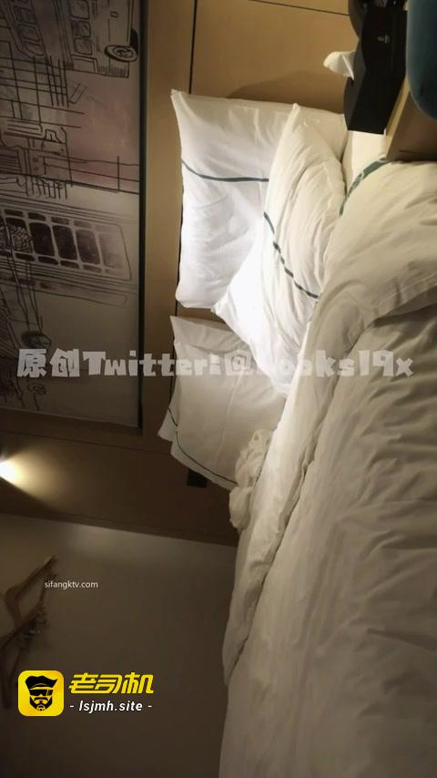 Looks199 约会反差幼师 白天端庄晚上被打桩 预览截图 1