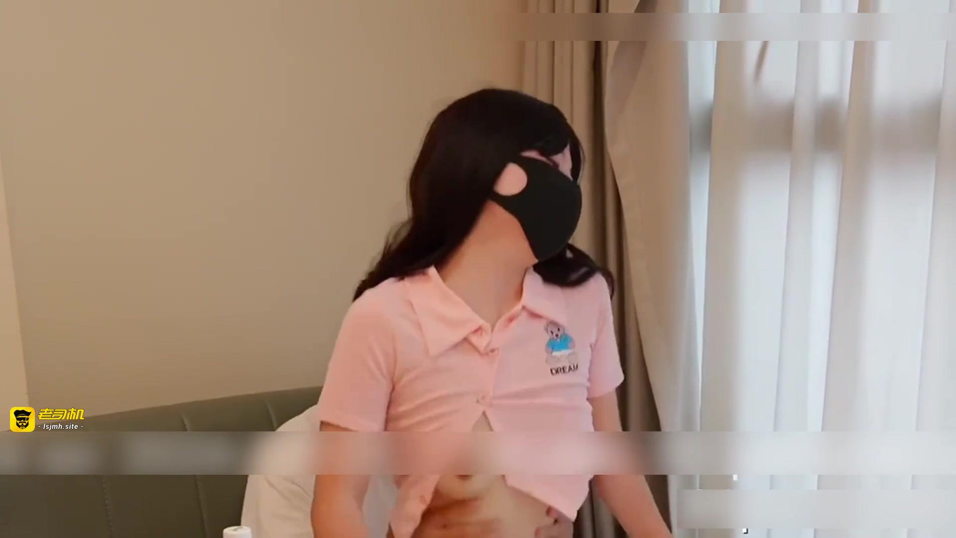 骚逼去公共自习室发骚,和老公打电话的同时还勾引男大学生 预览截图 11