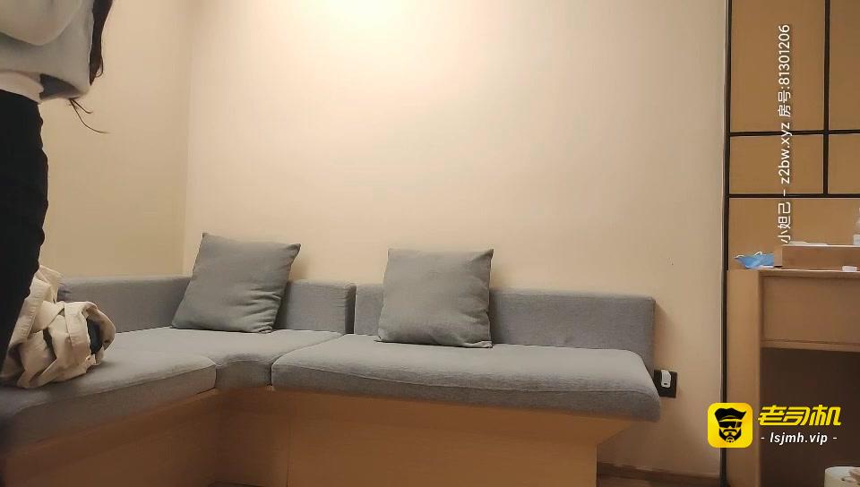 【一屌探花】素颜高个车模 黑丝情趣诱惑,狂插浪叫呻吟给力 预览截图 12