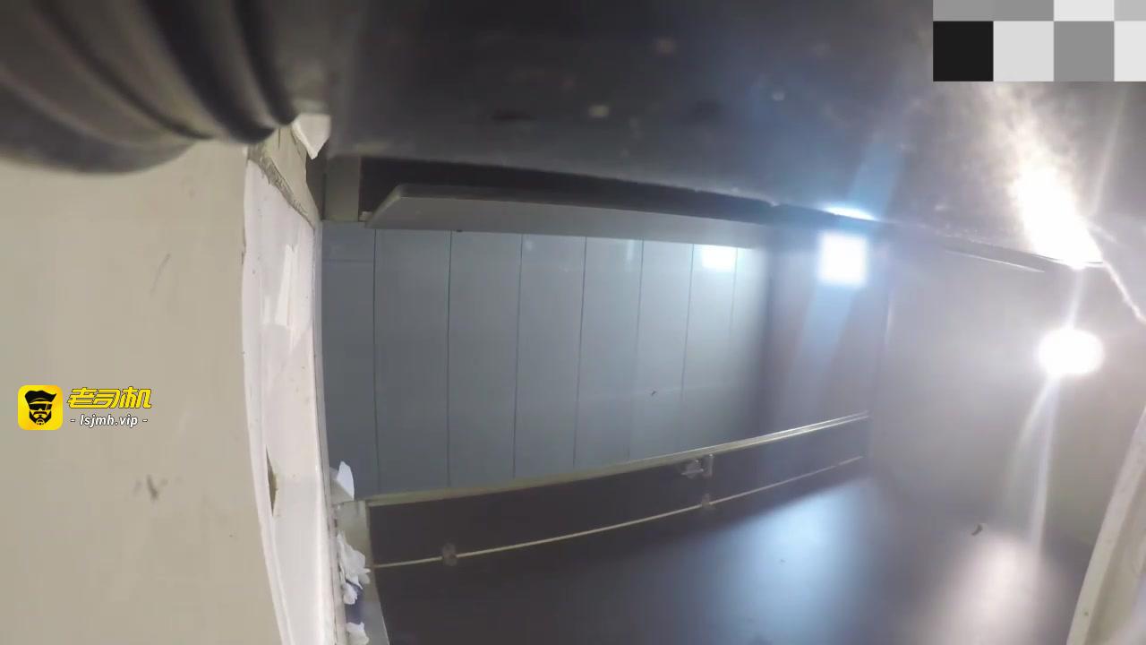 KTV舞厅女厕偷拍小姐尿尿被客人灌了不少酒的少妇姐姐抠喉呕吐 预览截图 7