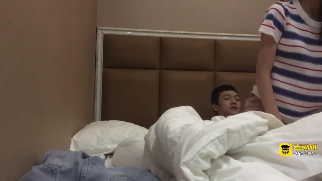 自购推特约炮大神-又跟女粉出来约炮了,她特别喜欢69,互舔了几分钟才开始操,骑乘特别喜欢被勐干 预览截图 6